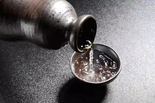每天适量喝点酱香酒会给身体带来好处吗？