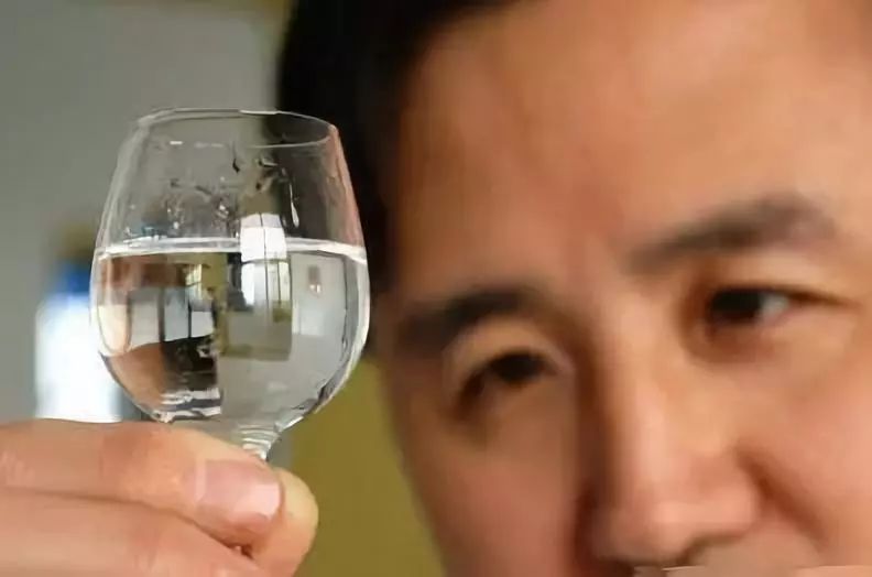 酱香白酒虽好，可99%的人不会品