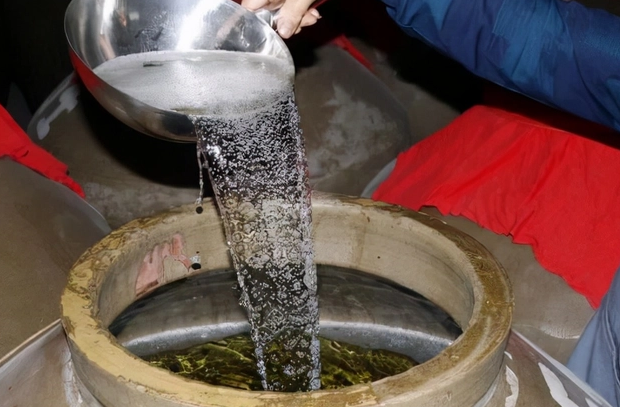 为什么酱香型白酒会越存放越好？